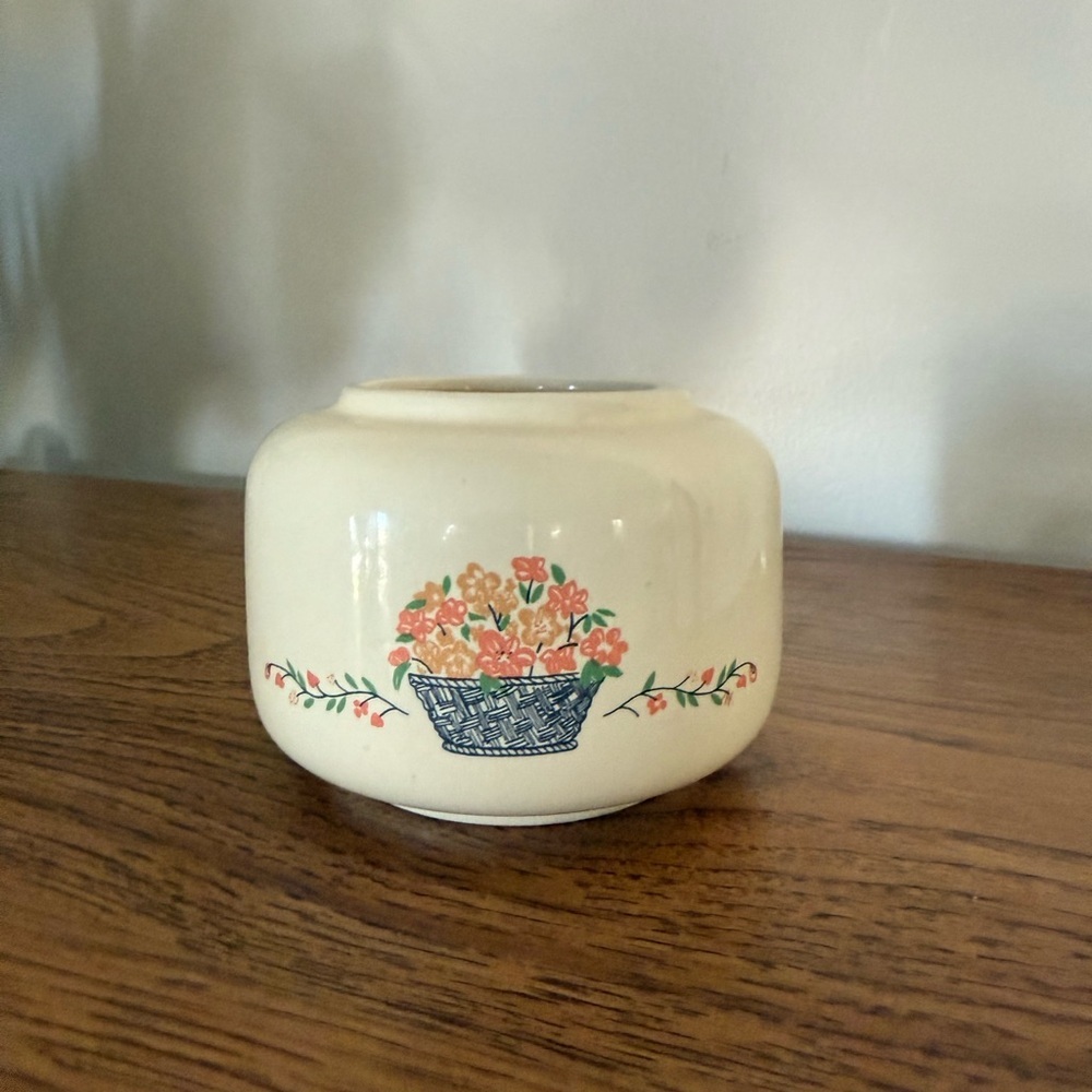Small Ceramic Floral Painted Jar Cottagecore Storage - Picture 3 of 7